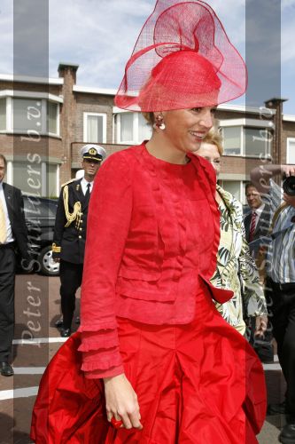 Scheveningen 19 juni 2006
maxima bezoekt beelden museum in Scheveningen.
Peter Smulders bv