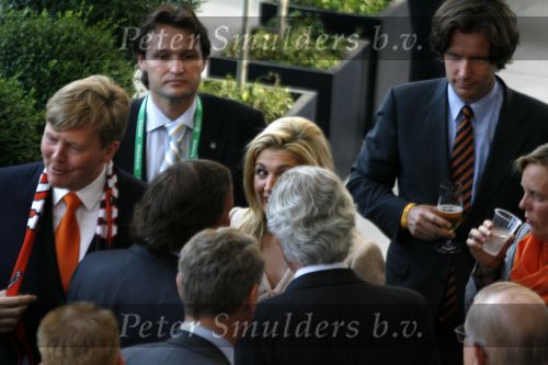 Frankfurt 21 juni 2006
Nederland tegen argentinie op de wk voetbal 2006 in duitsland.
Prinses Maxima enTheo Dietz en Prins Willem Alexander