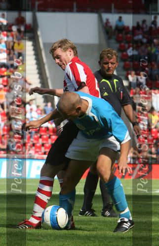 Eindhoven, 31 Juli 2006
Open dag PSV 2006 met 27000 toeschouwers.
Vriendschappelijk wedstrijdje met Michael Ball