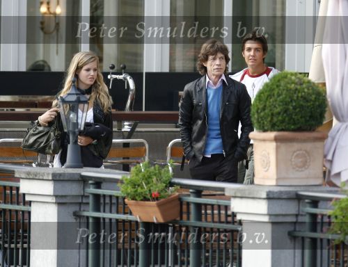 Amsterdam 1 augustus 2006
Mick Jagger gaat varen met zijn kinderen en vrienden .