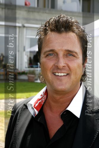 Noordwijk 20 juni 2006
Society lunch in huis ter duin.
Mickey harren
Peter Smulders bv