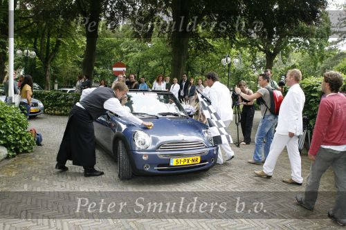 Wassenaar 19 juni 2006
Beau Monde rally met cabrio\'s.
Ellemieke Vermolen met Quincy trustfull in mini cooper
Peter Smulders bv