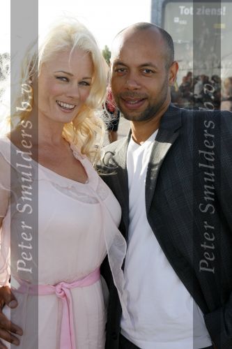 Amsterdam 14 juli 2006
Premiere Cirque du Soleil Alegria.
Monique Sluyter met vriend