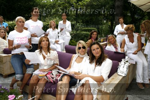 Wassenaar 19 juni 2006
Beau Monde rally met cabrio\'
Vivian Reys   Ellemieke Vermolen Nada v Nie en Lieke v Lexmond
Peter Smulders bv