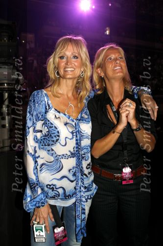 Amsterdam 27 mei 2006
Toppers in concert in de arena.
natasja Froger met een vriendin