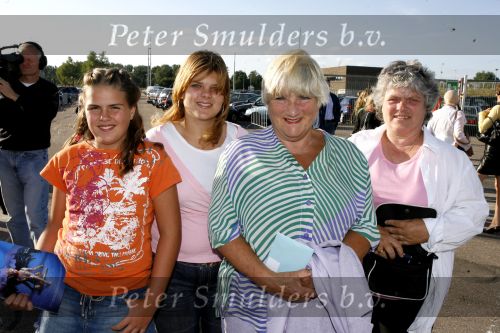 Amsterdam 14 juli 2006
Premiere Cirque du Soleil Alegria.
Nelly Frijda met familie