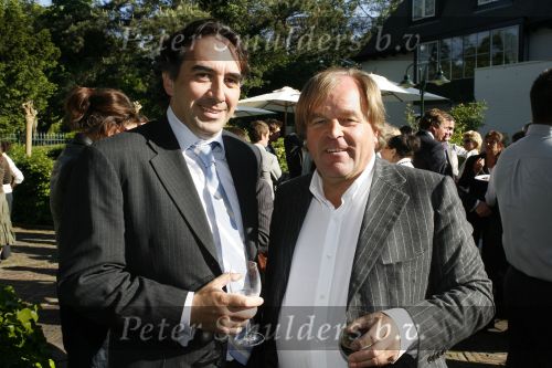 Wassenaar 6 juni 2006
Auberge de Kievit gekozen tot terras van het jaar door talkies.
Jan v Dooren en Nick Kouwenhoven
Peter Smulders bv