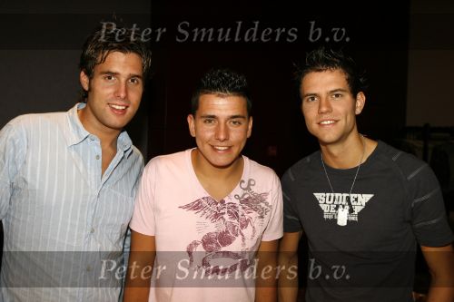 Schiphol 24 augustus 2006
Presentatie nieuwe cd  Jan Smit in het sheraton hotel Schiphol. paul de Leeuw rijkt eerste cd uit. Nick en Simon