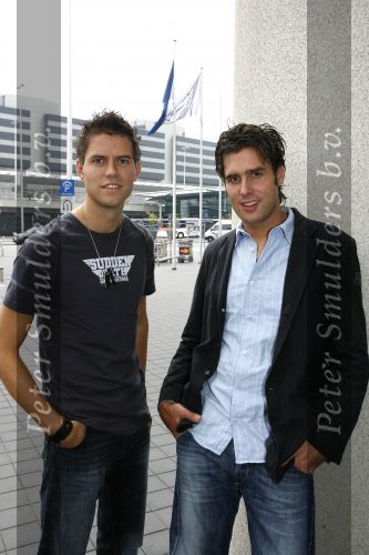 Schiphol 24 augustus 2006
Presentatie nieuwe cd  Jan Smit in het sheraton hotel Schiphol. paul de Leeuw rijkt eerste cd uit. Nick en Simon