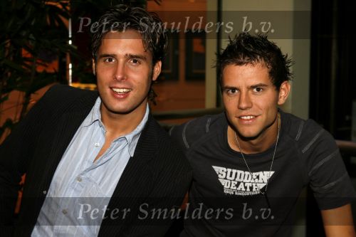 Schiphol 24 augustus 2006
Presentatie nieuwe cd  Jan Smit in het sheraton hotel Schiphol. paul de Leeuw rijkt eerste cd uit. Nick en Simon