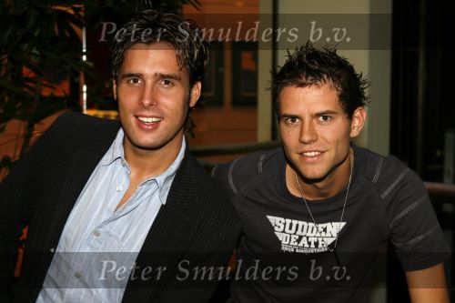Schiphol 24 augustus 2006
Presentatie nieuwe cd  Jan Smit in het sheraton hotel Schiphol. paul de Leeuw rijkt eerste cd uit. Nick en Simon