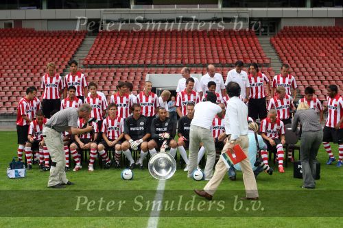 Eindhoven, 1 Augustus 2006
Perspresentatie Selektie PSV Seizoen 2006/2007
Het blijft altijd rommelen bij dit soort dagen