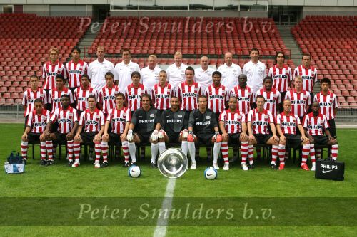 Eindhoven, 1 Augustus 2006
Perspresentatie PSV Seizoen 2006/2007
Bovenste rij v.l.n.r.: Arvid smit  Manuel Da Costa  Ferd v Odenhoven  Joop Hiele  Tonny Btuins Slot  Ronald Koeman  Jan Wouters  Mart v d Heuvel  Luc v Agt  John de Jong Csaba Feher.
Middelste rij v.l.n.r.: Roy Beerens  Carlos Salcido  Michael Reiziger  Ibrahim Afellay  Phillip Cocu  Timmy Simons  Jan Vennegoor of Heselink  Michael Lamey  Arouna Kone  Jefferson Farfan  Michael Ball Lee Nguyen  
Onderste rij v.l.n.r.: Ismail Aissati  Eric Addo  Jason Culina  Jelle de Bock  Oscar Moens  Gomes  Ruud Boffin  Alex PSV  Andre Ooijer Mika Vayrynen  DaMarcus Beasley