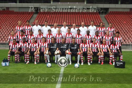 Eindhoven, 1 Augustus 2006
Perspresentatie PSV Seizoen 2006/2007
Bovenste rij v.l.n.r.: Arvid smit  Manuel Da Costa  Ferd v Odenhoven  Joop Hiele  Tonny Btuins Slot  Ronald Koeman  Jan Wouters  Mart v d Heuvel  Luc v Agt  John de Jong Csaba Feher.
Middelste rij v.l.n.r.: Roy Beerens  Carlos Salcido  Michael Reiziger  Ibrahim Afellay  Phillip Cocu  Timmy Simons  Jan Vennegoor of Heselink  Michael Lamey  Arouna Kone  Jefferson Farfan  Michael Ball Lee Nguyen  
Onderste rij v.l.n.r.: Ismail Aissati  Eric Addo  Jason Culina  Jelle de Bock  Oscar Moens  Gomes  Ruud Boffin  Alex PSV  Andre Ooijer Mika Vayrynen  DaMarcus Beasley