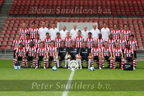 Eindhoven, 1 Augustus 2006
Perspresentatie PSV Seizoen 2006/2007
Bovenste rij v.l.n.r.: Arvid smit  Manuel Da Costa  Ferd v Odenhoven  Joop Hiele  Tonny Btuins Slot  Ronald Koeman  Jan Wouters  Mart v d Heuvel  Luc v Agt  John de Jong Csaba Feher.
Middelste rij v.l.n.r.: Roy Beerens  Carlos Salcido  Michael Reiziger  Ibrahim Afellay  Phillip Cocu  Timmy Simons  Jan Vennegoor of Heselink  Michael Lamey  Arouna Kone  Jefferson Farfan  Michael Ball Lee Nguyen  
Onderste rij v.l.n.r.: Ismail Aissati  Eric Addo  Jason Culina  Jelle de Bock  Oscar Moens  Gomes  Ruud Boffin  Alex PSV  Andre Ooijer Mika Vayrynen  DaMarcus Beasley
