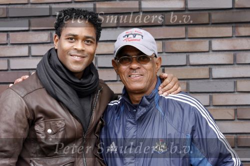 Amsterdam 2 juni 2006
Justin Kluivert op training bij de ajax jeugd. Justin is gescout door AJAX. Papa Patrick en moeder Angela waren natuurlijk bij de eerste training.  Patrick met vader
Peter Smulders bv