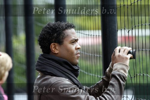 Amsterdam 2 juni 2006
Justin Kluivert op training bij de ajax jeugd. Justin is gescout door AJAX. Papa Patrick en moeder Angela waren natuurlijk bij de eerste training.  Patrick met fotocamera
Peter Smulders bv