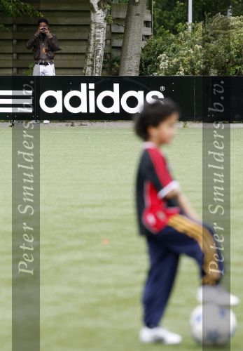 Amsterdam 2 juni 2006
Justin Kluivert op training bij de ajax jeugd. Justin is gescout door AJAX. Papa Patrick en moeder Angela waren natuurlijk bij de eerste training.  
Peter Smulders bv
