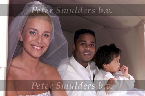 Amsterdam, 8 juli 2000
Trouwen Patrick kluivert met zijn Angela en oudste zoontje