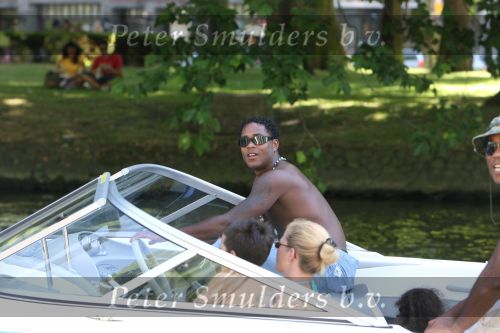 Amsterdam, 12 Juli 2006 Amsterdamse grachten.
Patrick Kluivert met zijn kinderen en familie en vrienden niet voetballend in Valencia maar varend op een speed boot