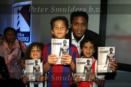 Amsterdam 29 mei 2006
Presentatie boek Patrick Kluivert in hotel Krasnapolsky.
Patrick met Quincy Justin en ruben
Peter Smulders bv