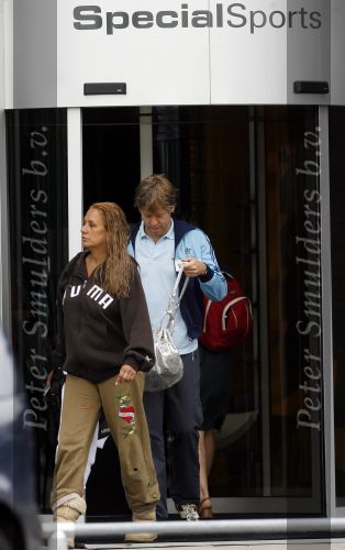 Amstelveen 14 juni 2006
Patty Brard verlaat met haar vriend de sportschool.
Peter Smulders bv