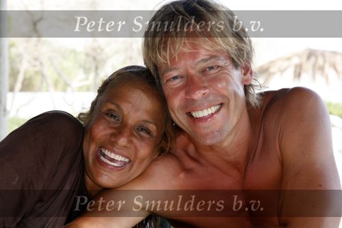 Ibiza 27 juli 2006
Patty Brard  en haar verloofde Antoine kussend  op Ibiza.