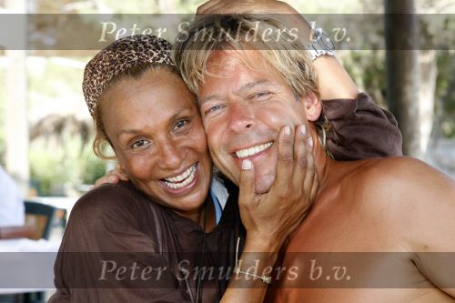 Ibiza 27 juli 2006
Patty Brard  en haar verloofde Antoine kussend  op Ibiza.