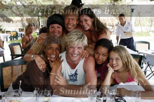 Ibiza 27 juli 2006
 Wim Kieft met dochters vriendin Jose Hoebee   Patty Brard en vriend  op Ibiza.