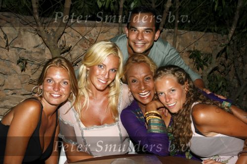 Ibiza 28 juli 2006
Patty Brard Robert halewijn Angela Kluivert met zus en een vriendin op  Ibiza.