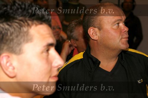 Schiphol 24 augustus 2006
Presentatie nieuwe cd  Jan Smit in het sheraton hotel Schiphol. paul de Leeuw rijkt eerste cd uit