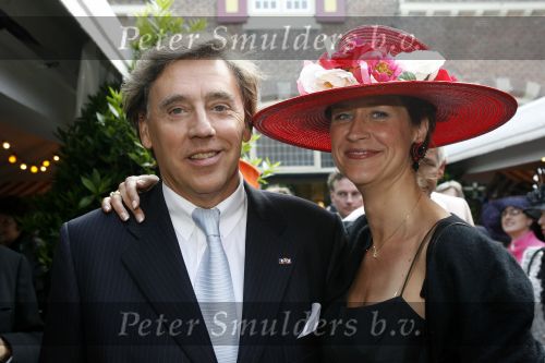 Breukelen 7 juni 2006
Haringparty neijenrode.
Paulien Huizinga met hoed en Ed Nijpels
Peter Smulders bv