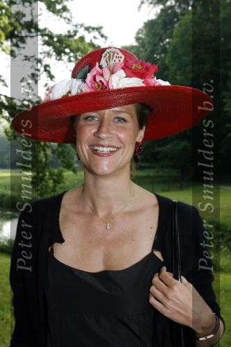 Breukelen 7 juni 2006
Haringparty neijenrode.
paulien Huizinga met hoed
Peter Smulders bv