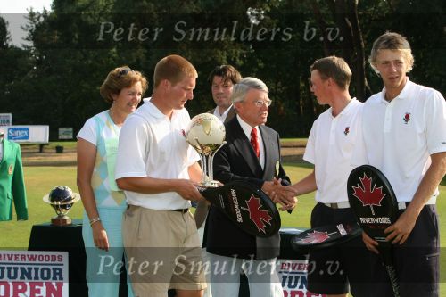 Molenschot, 22 Juli 2006
Golfclub Toxandria, Internationaal Golftoernooi Riverwoods 
Voorzitter Pe Kohnstamm met de runnerup James Smith en enkele ploeggenoten