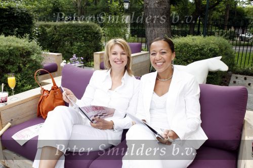 Wassenaar 19 juni 2006
Beau Monde rally met cabrio\'
4 in het Land presentatoren Vivian Slingerland Pernille la Lau en Diane...
Peter Smulders bv