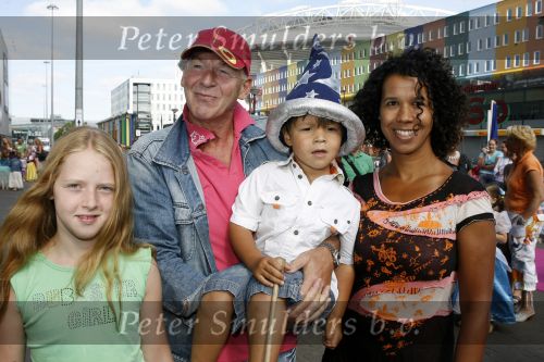 Amsterdam 15 juli 2006
Premiere K3 in pathe arena.
Peter Faber met petje en vrouw en kinderen