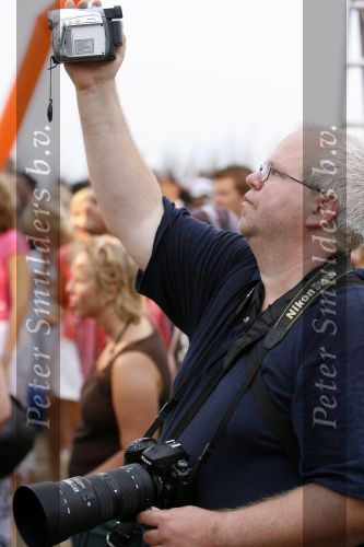 Bloemendaag 22 juli 2006
Optreden Hudson 5 met als zanger Chris Zegers bij Woodstock.
Peter Pijlman met videocamera