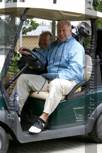 Naarderbos 1 juni 2006
Golfdag tbv de Richard Krajicek foundation.
Piet Schrijvers in golfkarretje
Peter Smulders bv