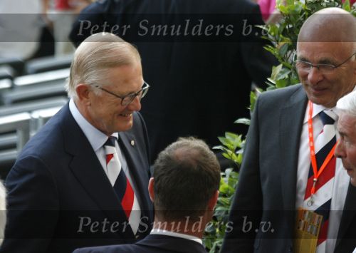 Frankfurt, 21 Juni 2006 3e wedstrijd in de poule tussen Nederland-Argentinie, eindstand 0-0
Pieter v Vollenhoven in gesprek met Michael v Praag en Henk Kessler
© Foto Peter Smulders BV