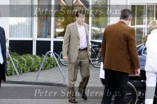Den Haag 4 juni 2006
Prinses laurentien in rolstoel en Prins Constantijn verlaten het bronovo ziekenhuis na de geboorte van hun 3e kindje dochter prinses Leonore.
Peter Smulders bv