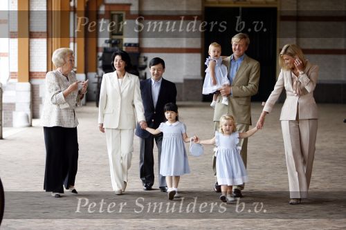 Apeldoorn 18 augustus 2006
Fotosessie Koningin Beatrix met Maxima Prins Willem Alexandert Amalia Alexia en de keizerlijke hoogheden van Japan Prins Naruhito Prinses Masako en prinses Aiko op paleis het Loo.