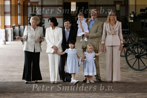 Apeldoorn 18 augustus 2006
Fotosessie Koningin Beatrix met Maxima Prins Willem Alexandert Amalia Alexia en de keizerlijke hoogheden van Japan Prins Naruhito Prinses Masako en prinses Aiko op paleis het Loo.