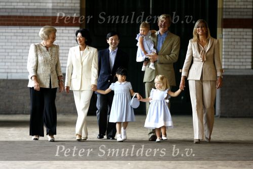 Apeldoorn 18 augustus 2006
Fotosessie Koningin Beatrix met Maxima Prins Willem Alexandert Amalia Alexia en de keizerlijke hoogheden van Japan Prins Naruhito Prinses Masako en prinses Aiko op paleis het Loo.