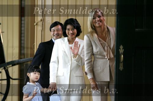 Apeldoorn 18 augustus 2006
Fotosessie Koningin Beatrix Prins Willem Alexander Maxima Amalia Alexia en hunne keizerlijke hoogheden Prins Naruhito prinses Masako en Prinses Aiko van japan op paleis het Loo