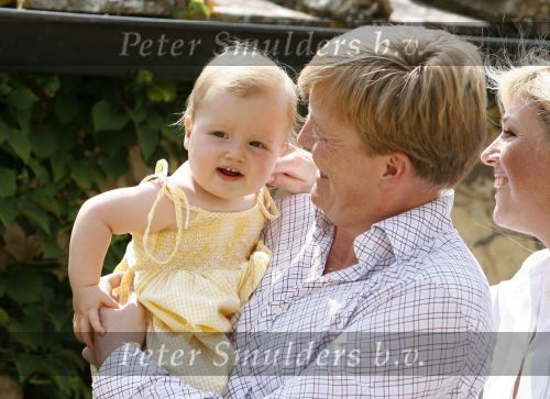 Tavarnelle 6 juli 2006
Koningin Beatrix met Prinses Maxima Prins Willem Alexander Amalia en Alexia tijdens fotomoment op vakantie.