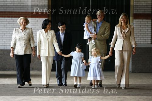 Apeldoorn 18 augustus 2006
Fotosessie Koningin Beatrix met Maxima Prins Willem Alexandert Amalia Alexia en de keizerlijke hoogheden van Japan Prins Naruhito Prinses Masako en prinses Aiko op paleis het Loo.