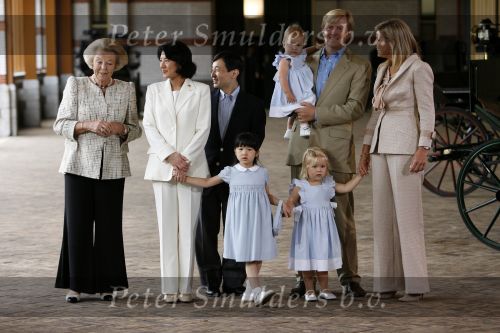 Apeldoorn 18 augustus 2006
Fotosessie Koningin Beatrix met Maxima Prins Willem Alexandert Amalia Alexia en de keizerlijke hoogheden van Japan Prins Naruhito Prinses Masako en prinses Aiko op paleis het Loo.