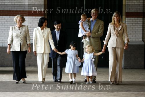 Apeldoorn 18 augustus 2006
Fotosessie Koningin Beatrix met Maxima Prins Willem Alexandert Amalia Alexia en de keizerlijke hoogheden van Japan Prins Naruhito Prinses Masako en prinses Aiko op paleis het Loo.