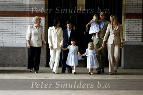 Apeldoorn 18 augustus 2006
Fotosessie Koningin Beatrix met Maxima Prins Willem Alexandert Amalia Alexia en de keizerlijke hoogheden van Japan Prins Naruhito Prinses Masako en prinses Aiko op paleis het Loo.