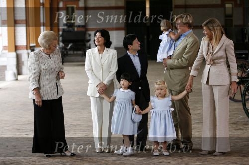 Apeldoorn 18 augustus 2006
Fotosessie Koningin Beatrix met Maxima Prins Willem Alexandert Amalia Alexia en de keizerlijke hoogheden van Japan Prins Naruhito Prinses Masako en prinses Aiko op paleis het Loo.